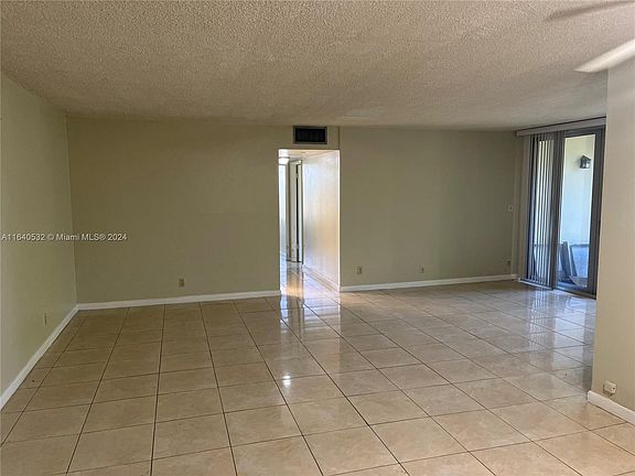 3rd image of 920 NE 199th St APT 110