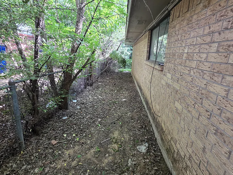 1002 Vera Ct — Photo 12
