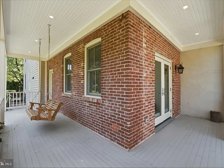 401 11th St SE — Photo 14