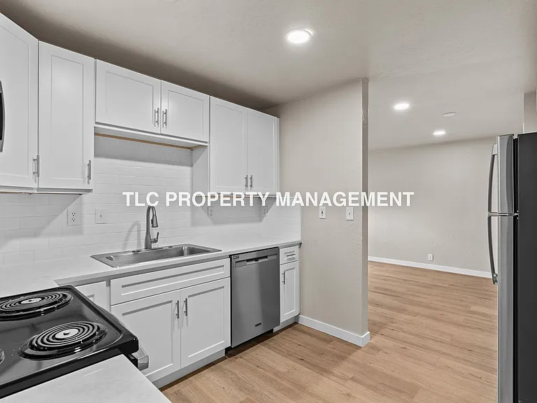 227 S 6th St — Photo 7