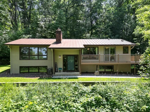 E865 Woodridge Dr, Eau Claire, WI 54701