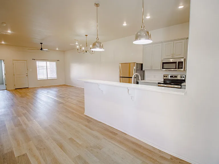 11909 Evanston Ave — Photo 2
