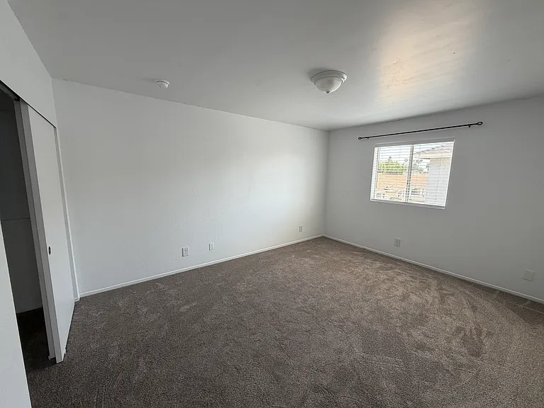 15518 Eucalyptus Ave — Photo 6