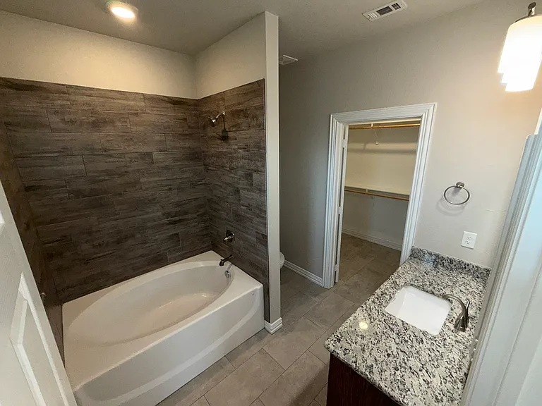 3514 Fenway Cir — Photo 8