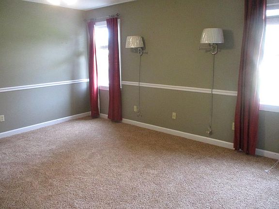 4th image of 104 Barry Ln