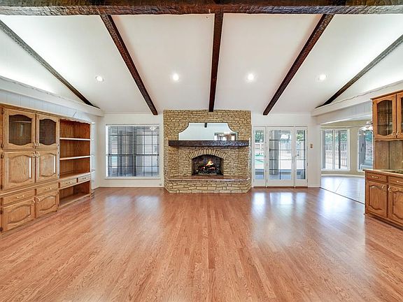 3rd image of 17 Greenbriar St