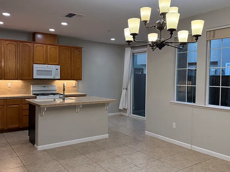 2090 Sierra View Cir #3 — Photo 6