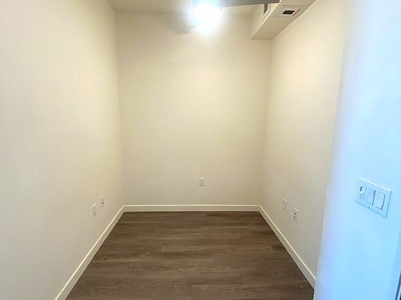 2nd image of 3067 N Park Way #303