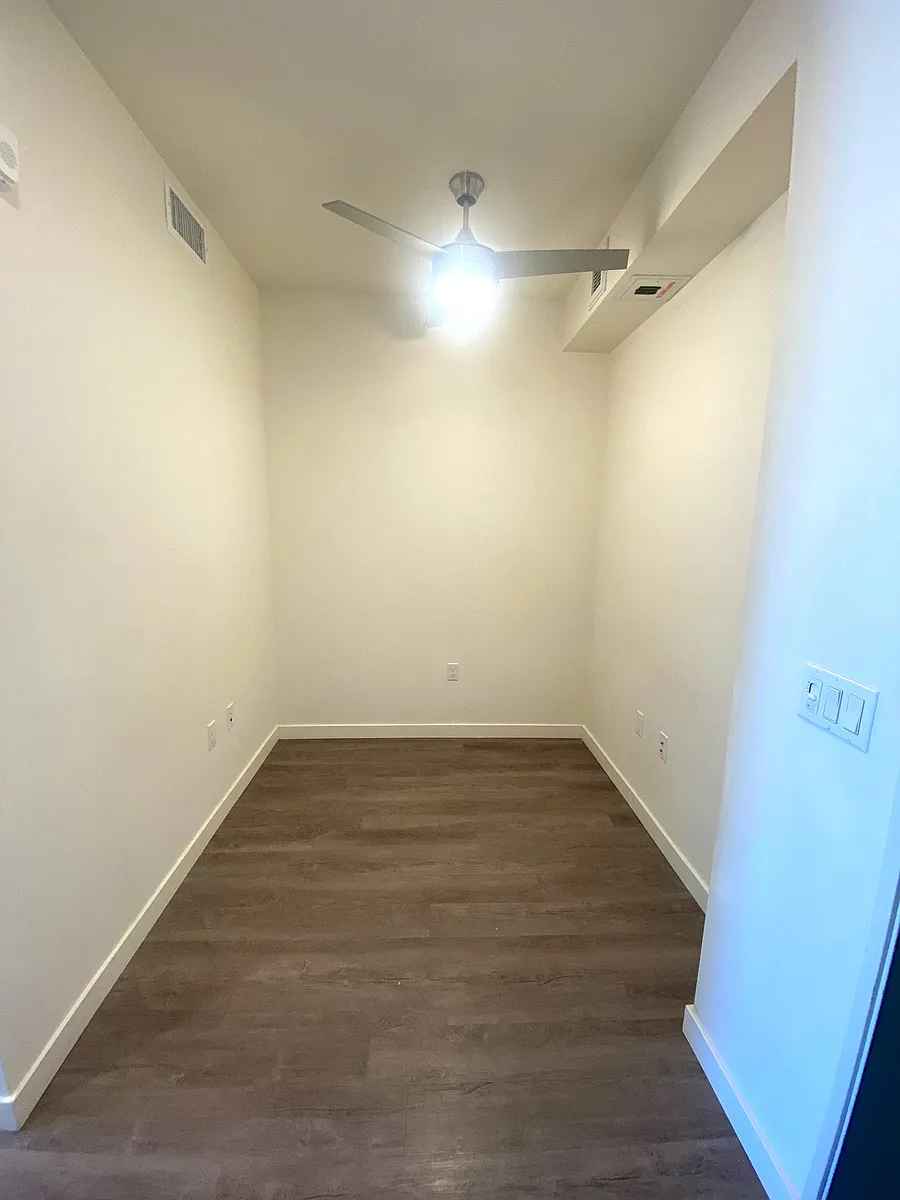 Building Photo - 3067 N Park Way #303