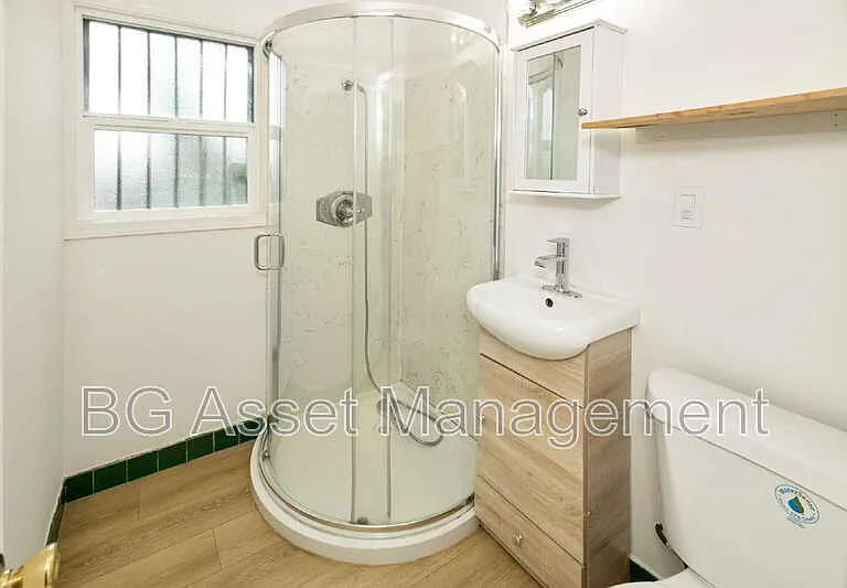 2039 Macarthur Blvd #10 — Photo 11