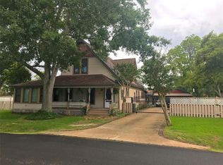 916 S Virginia St, La Porte, TX 77571