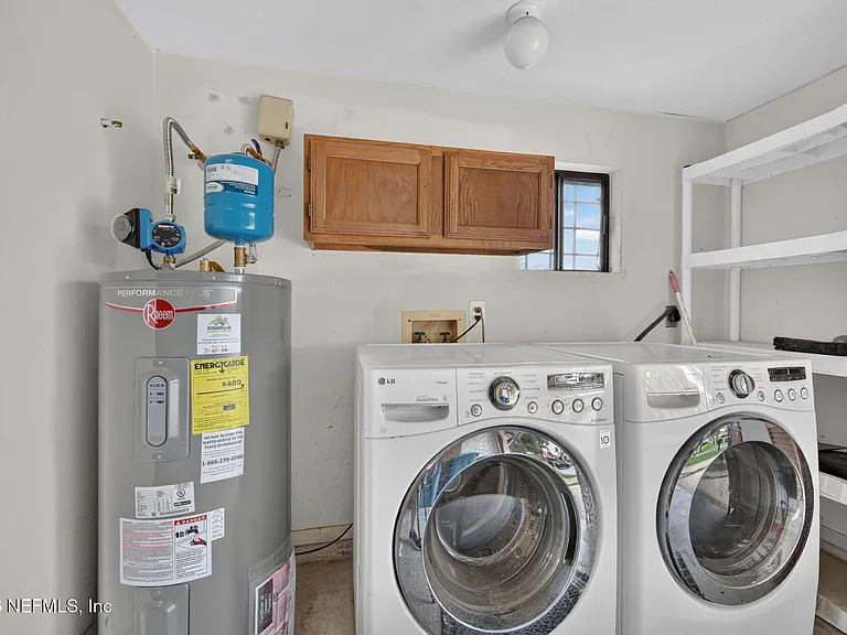 838 Lawnwood Ave NE — Photo 31