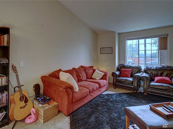 5th image of 12102 Woodland Ave E