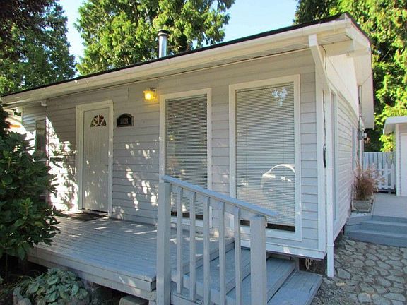 It's in a great neighborhood with lots of activities in the area.