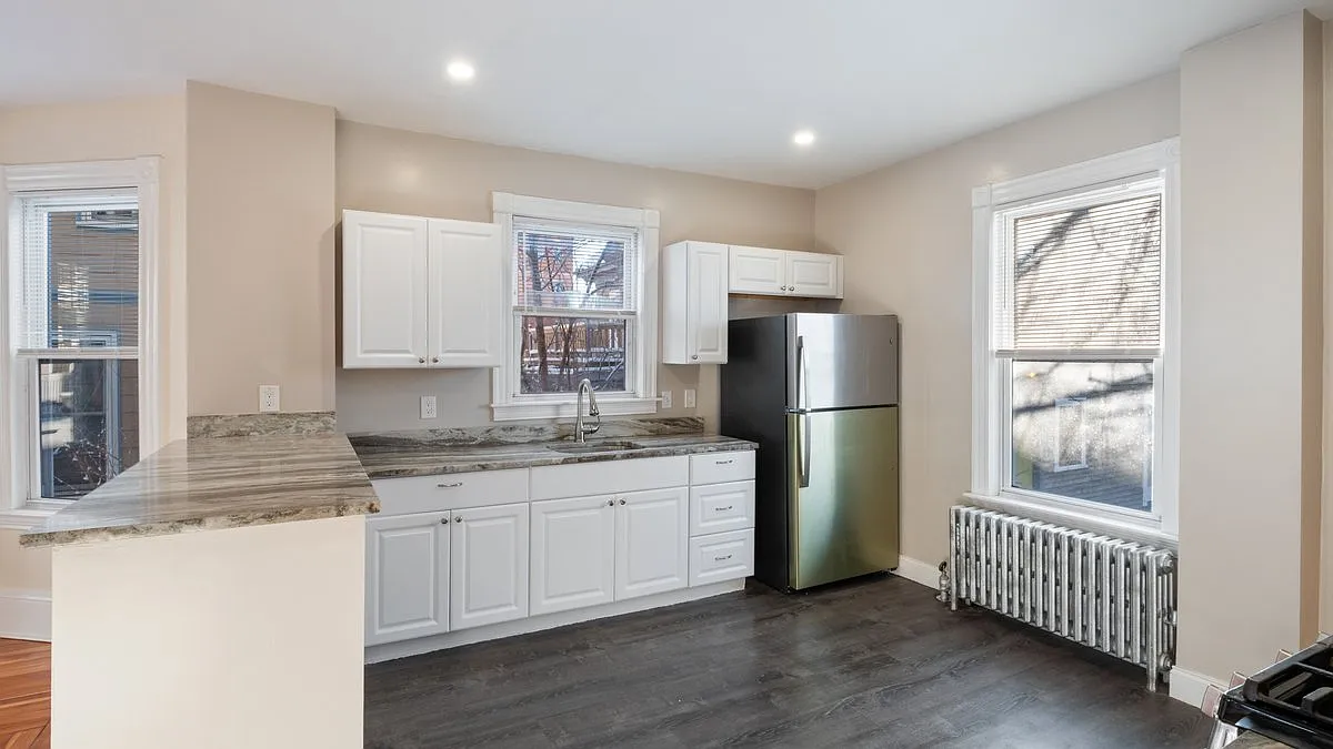 3 bed, 1400 sqft, $2,900 — Photo 1
