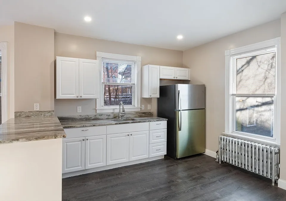 32 Robinson St #1