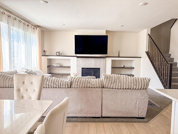 4th image of 18277 Glacier Way
