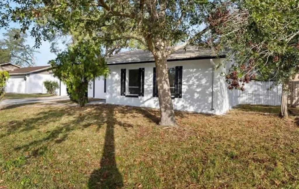 4 bed, 2.0 bath, 1465 sqft, $3,300 — Photo 2