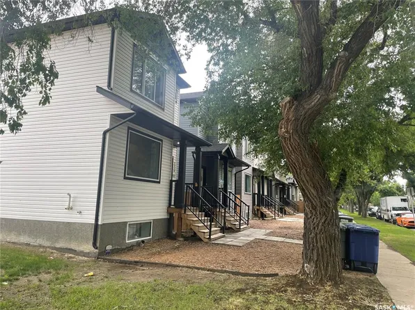 1530 B AVENUE N, Saskatoon, SK S7L 1H1
