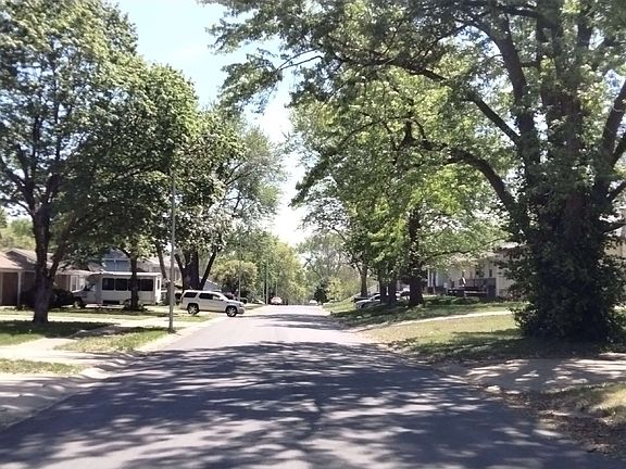 4th image of 9209 Farley Ave