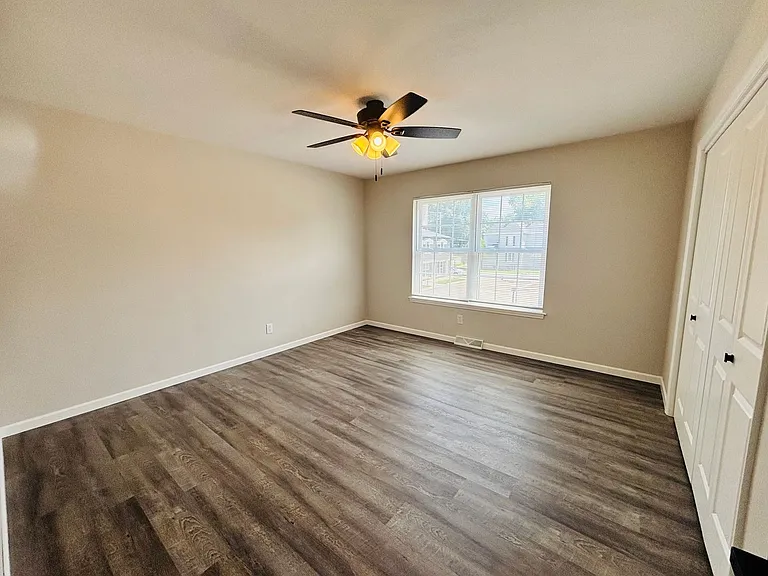 101 N Oak St #11 — Photo 15