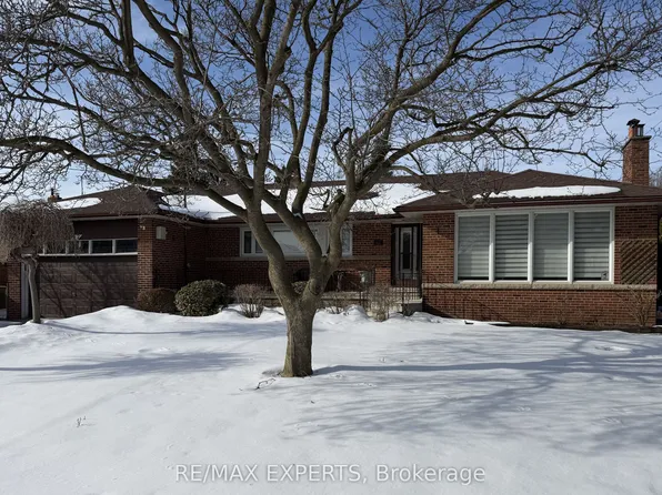 42 Cowley Ave, Toronto, ON M9B 2E3