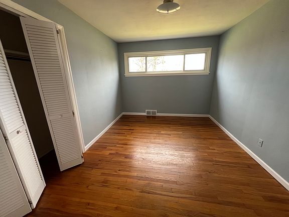 4th image of 121 Hazel Dr