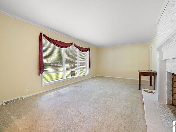 3rd image of 1906 Gatesborough Cir