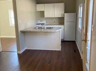 128 Richards St #1/2, Geneva, IL 60134