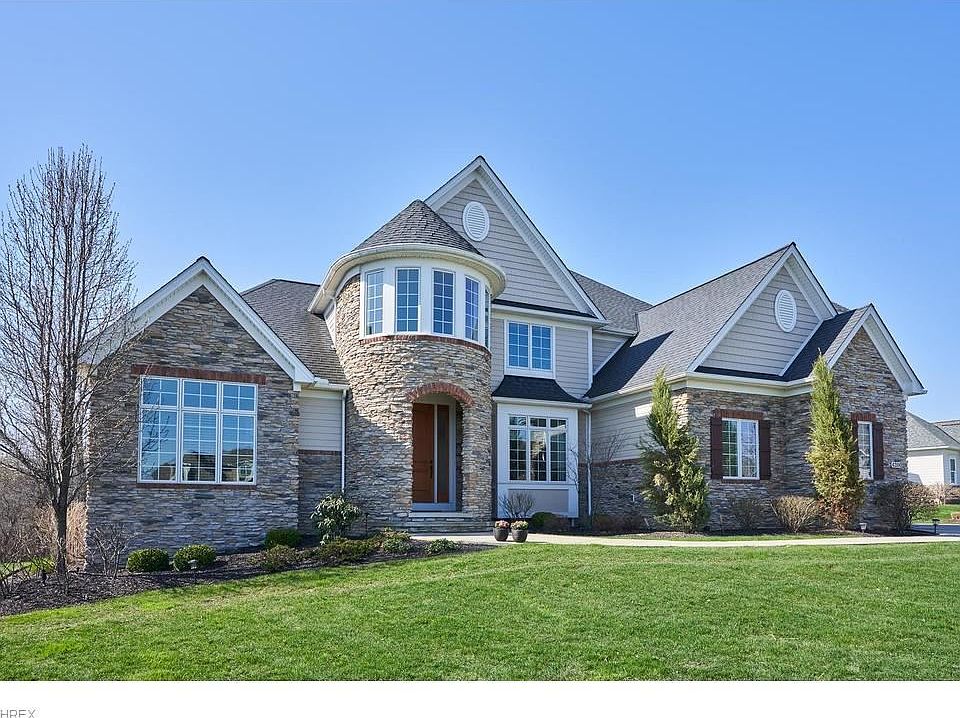 2nd image of 4200 Symphony Ln