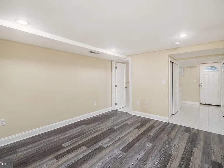 320 Wesmond Dr — Photo 17