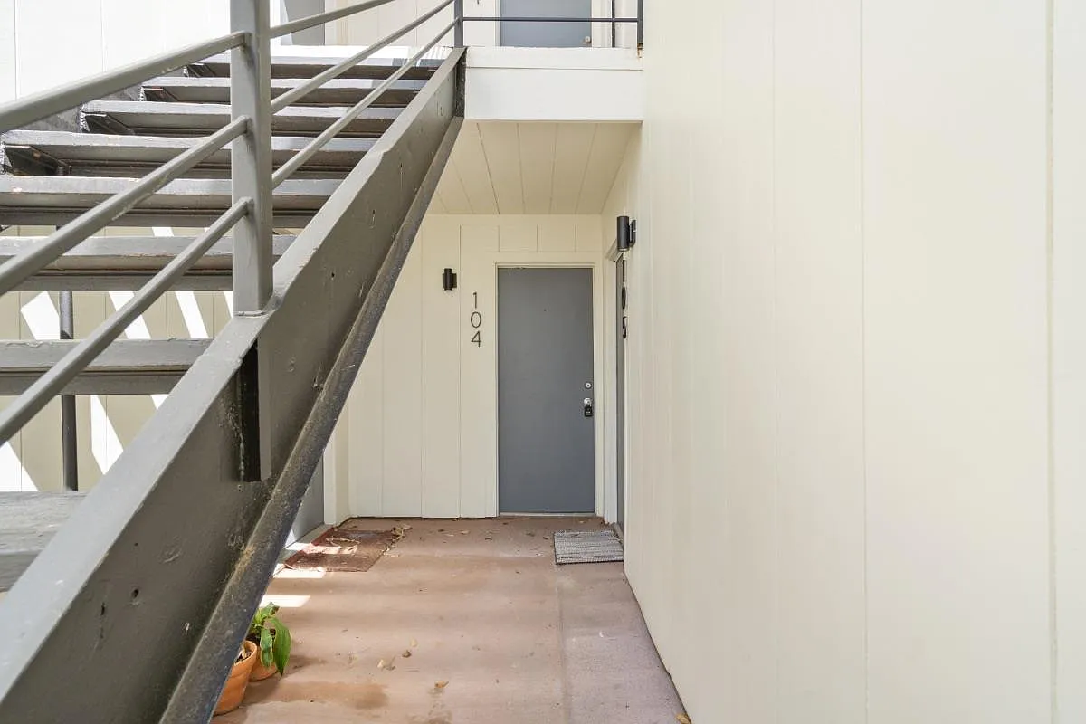 Studio, 1.0 bath, 400 sqft, $799 — Photo 3