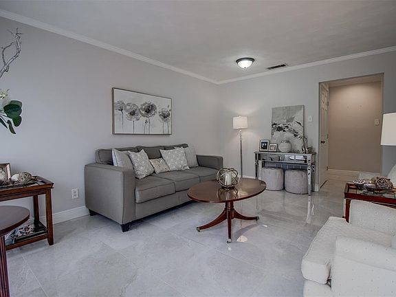 3rd image of 2301 Royal Dr