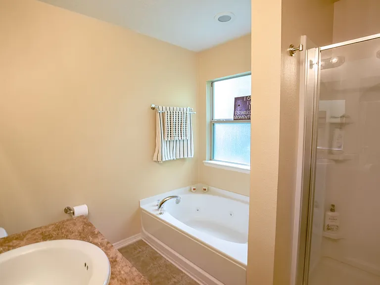 2527 Eisner Dr — Photo 23