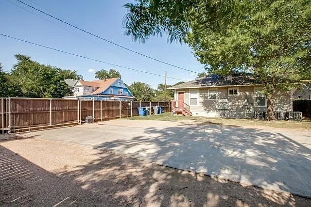 839 Woodlawn Ave — Photo 18