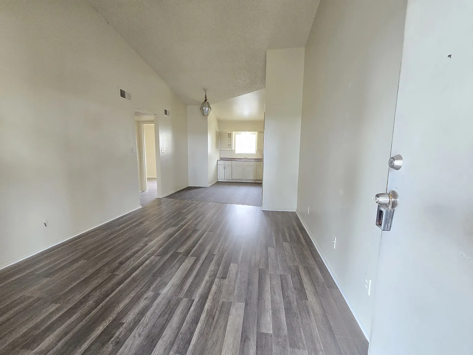 1710 E 5th Ave — Photo 3