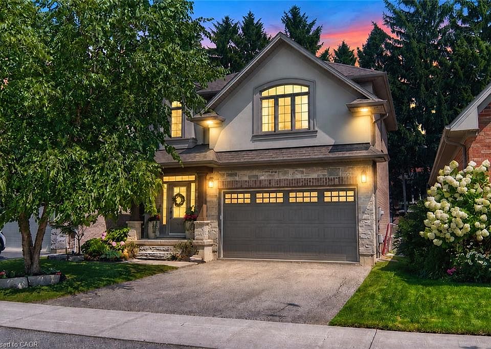 1st image of 256 Moorland Cres