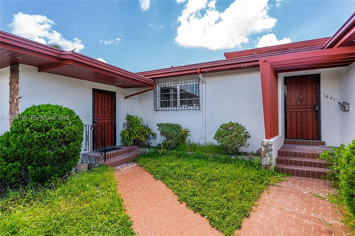 Building Photo - 1841 SW 29th Ave #B