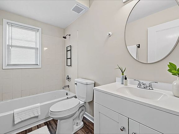 5th image of 2600 Dalecrest Dr APT E