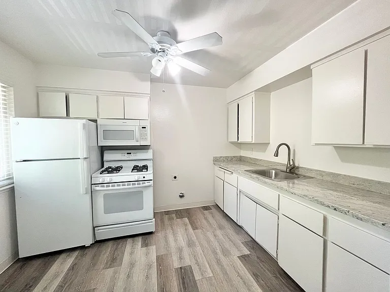 2505-2523 Sierra Blvd — Photo 6