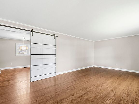 3rd image of 1 Dickens Ln