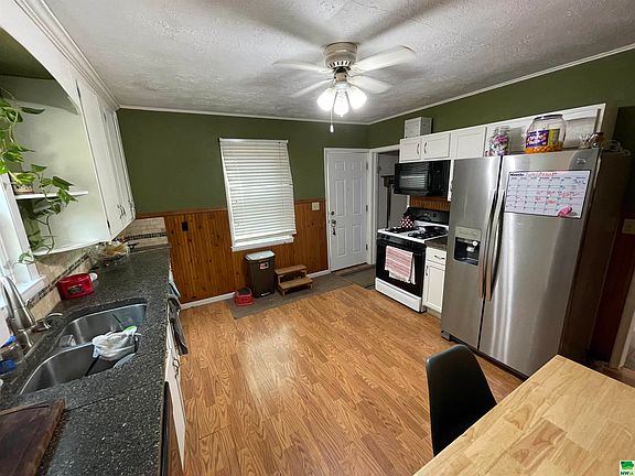 4th image of 3514 Dupont St