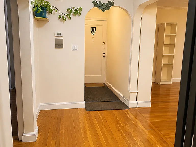 94 Marion St #5 — Photo 2