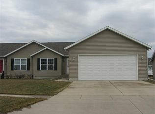1522 Springbrook Dr, Cedar Falls, IA 50613
