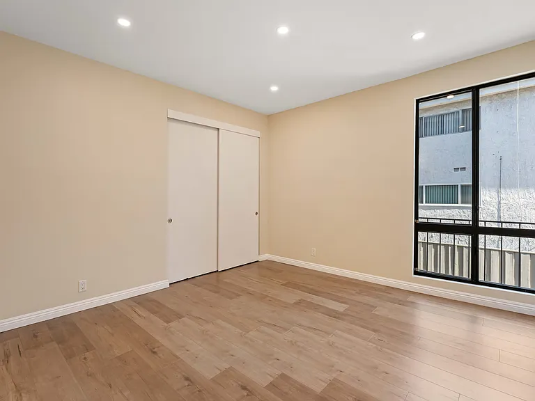5340 Yarmouth Ave #108 — Photo 18