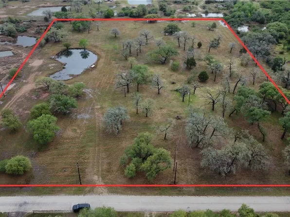 745 Sunset Dr, Victoria, TX 77905