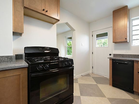 5th image of 225 E 20th Ave