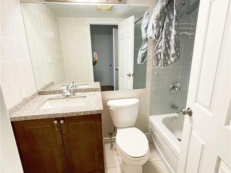 717 Bay St #404 — Photo 8