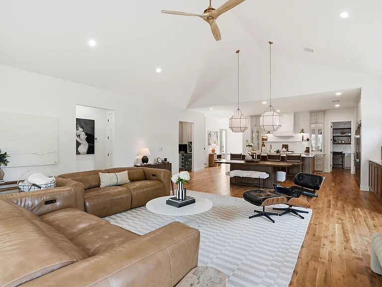 3917 S Madison Ave — Photo 20