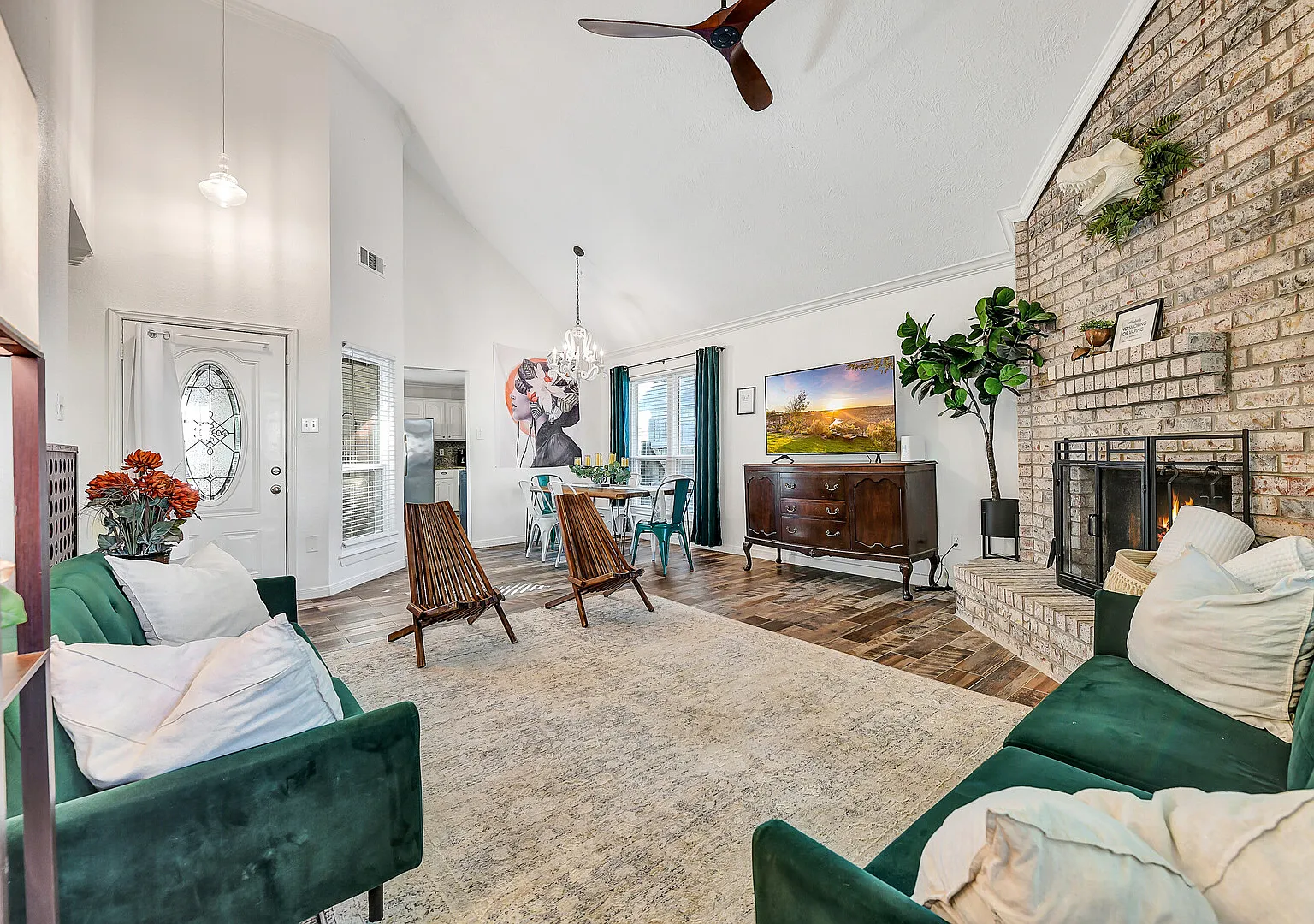 The Emerald Cottage, Friendswood Texas — Photo 2